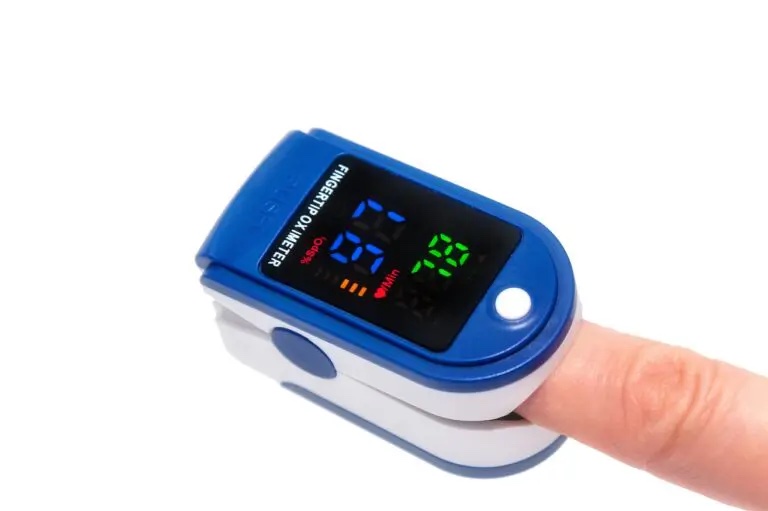 pulse-oximeter-used-measure-pulse-rate-oxygen-levels-1-768x511